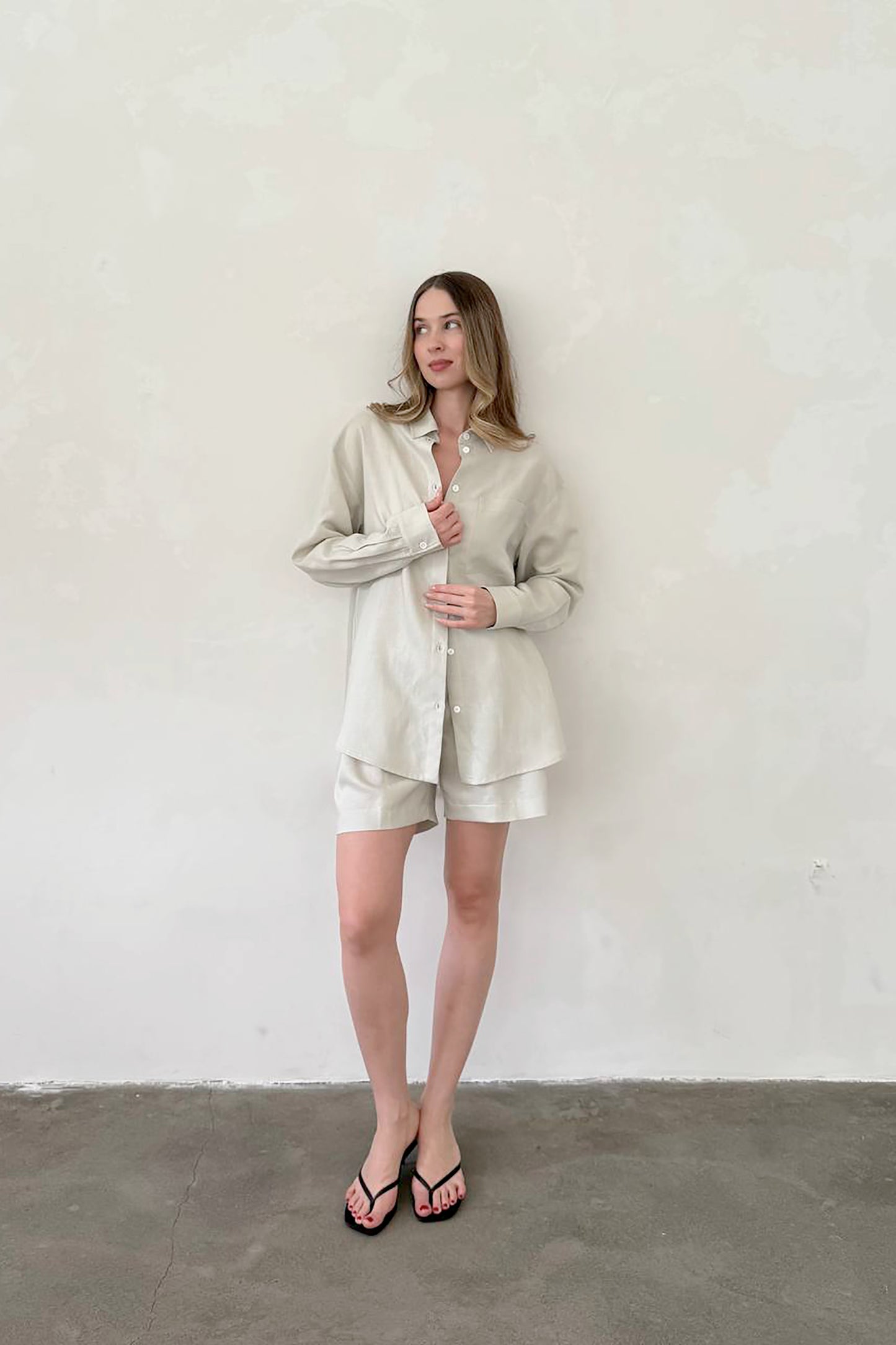 light-beige-linen-shorts-classic-style