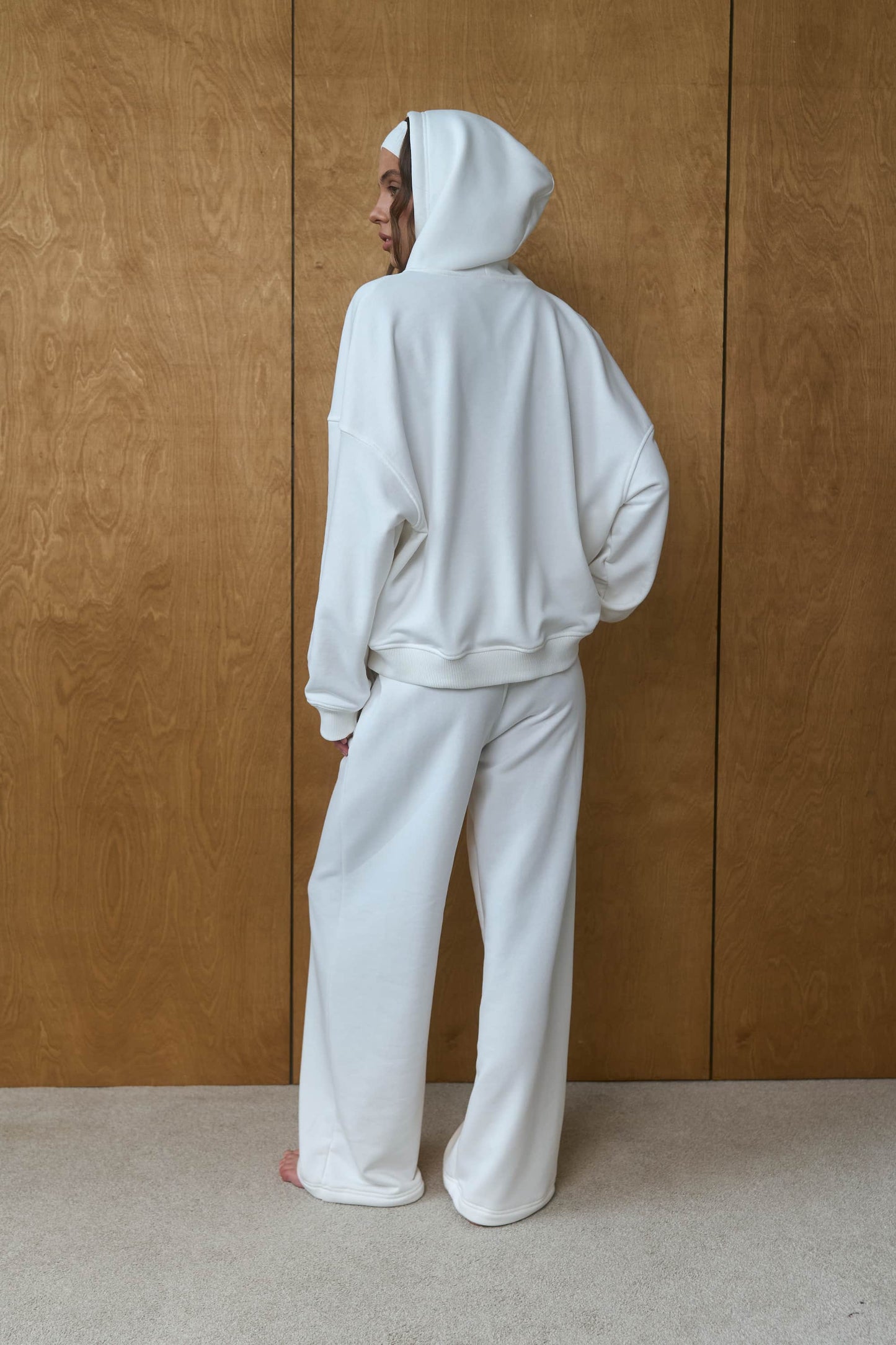 milky-relaxed-fit-hoodie-backside