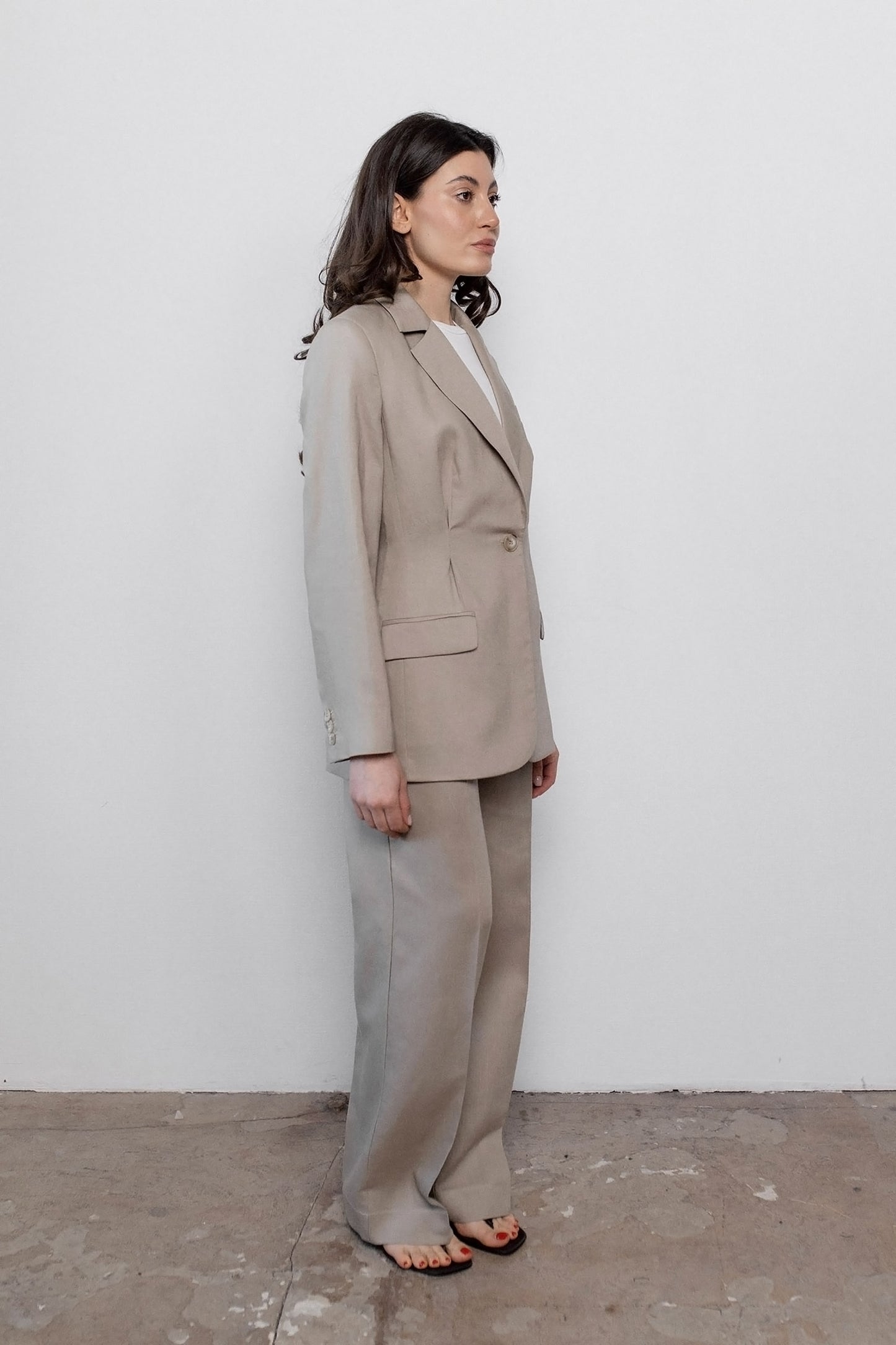 1-beige-linen-tailored-blazer-side