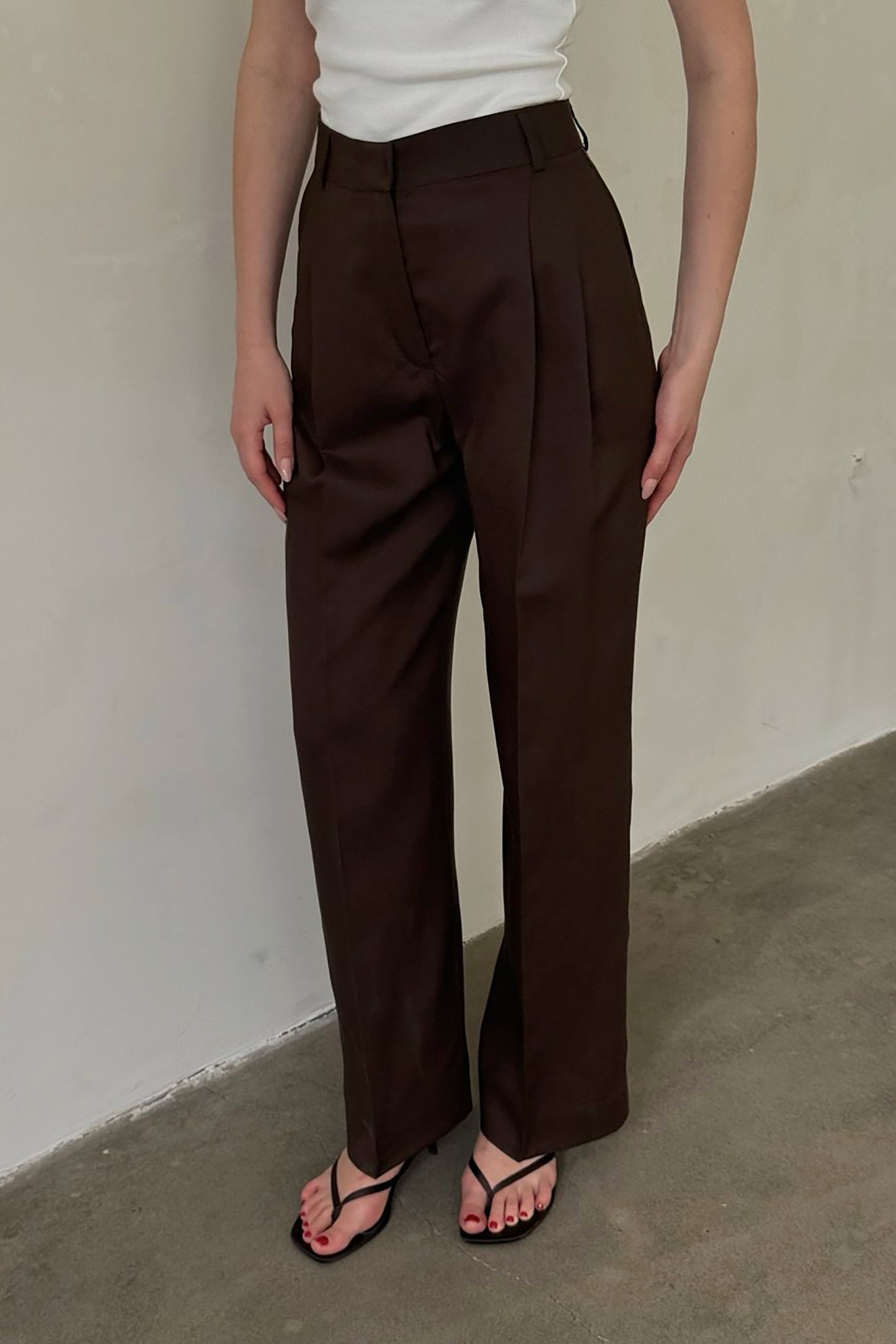 chocolate-linen-pants-detail