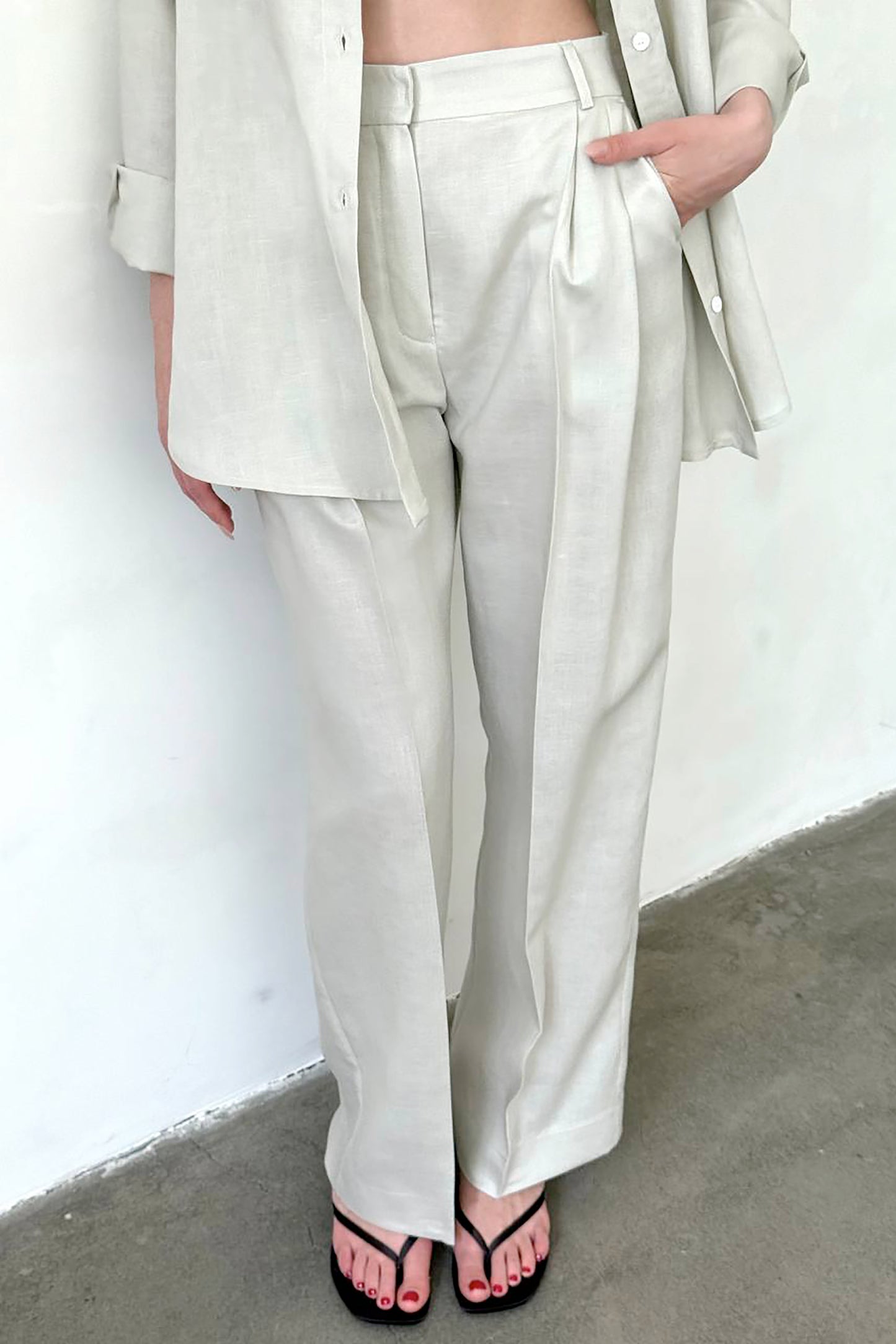 light-beige-linen-pants-detail