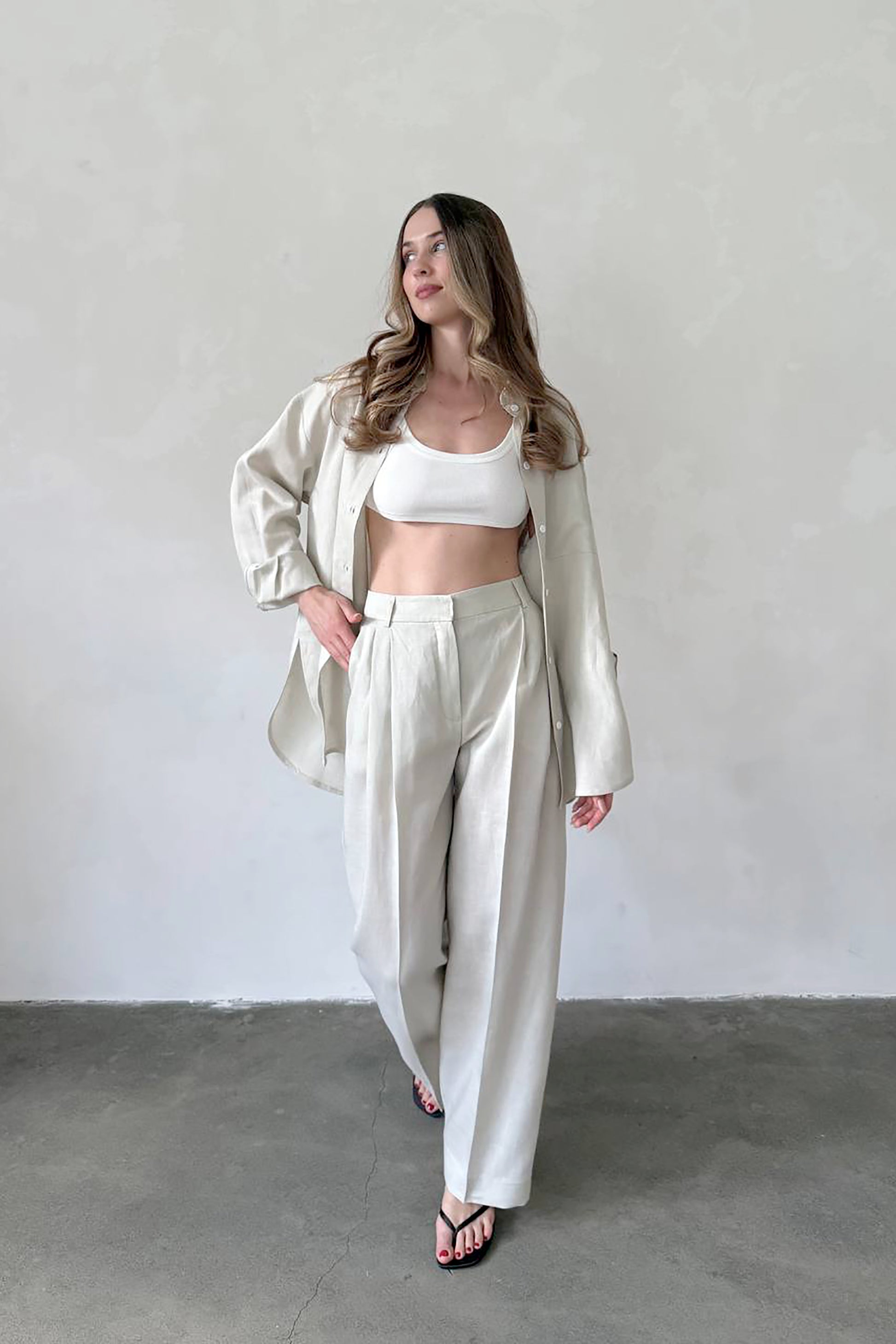 light-beige-linen-pants-front-look