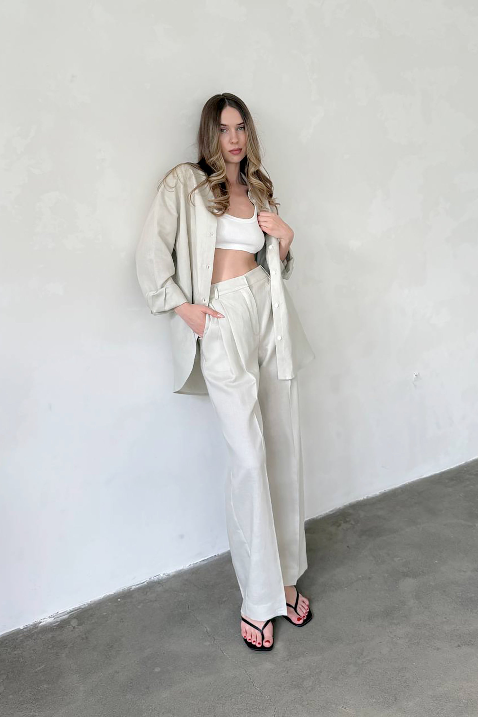 light-beige-linen-pants-side-look