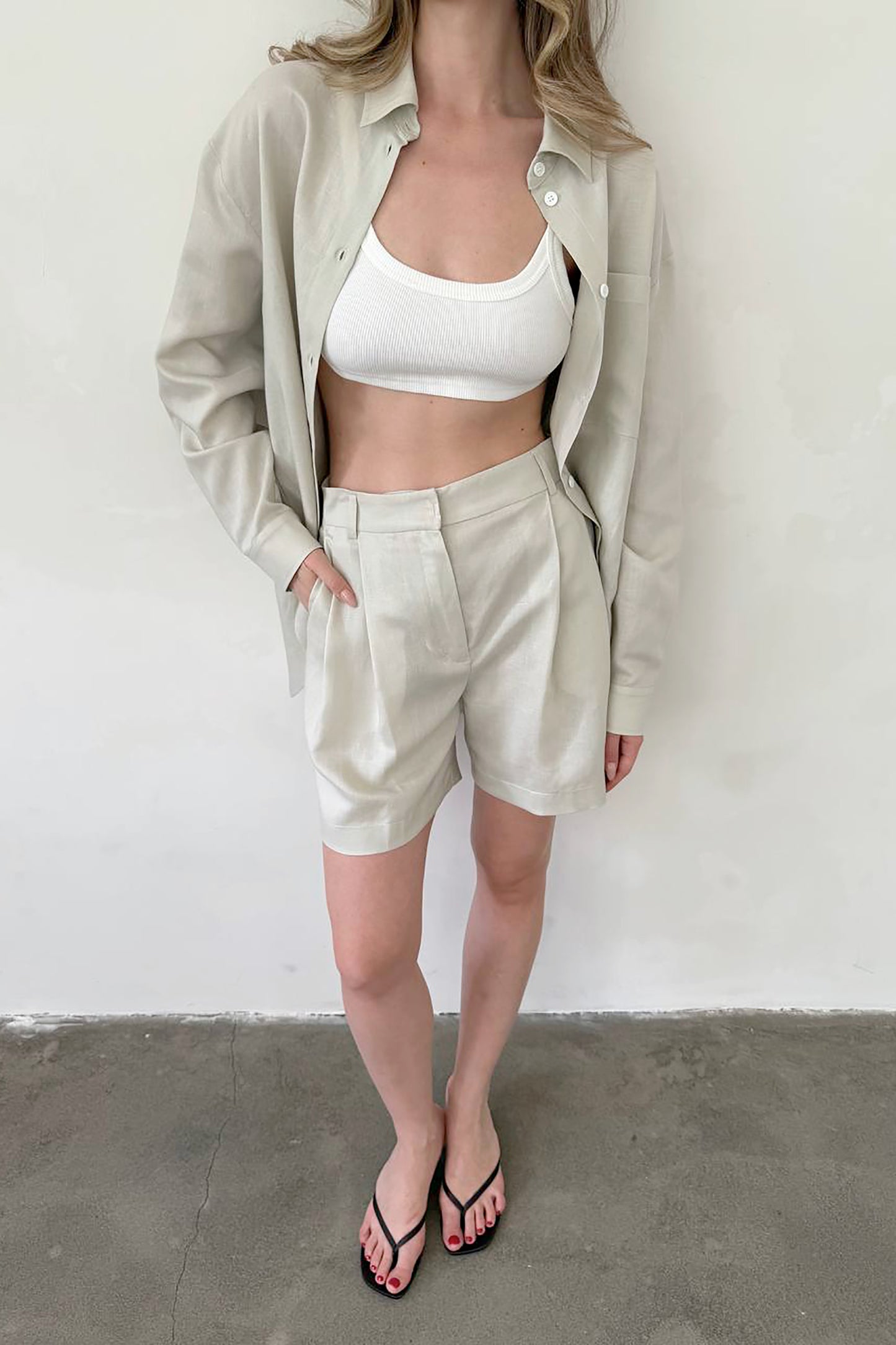 light-beige-linen-shorts-detail