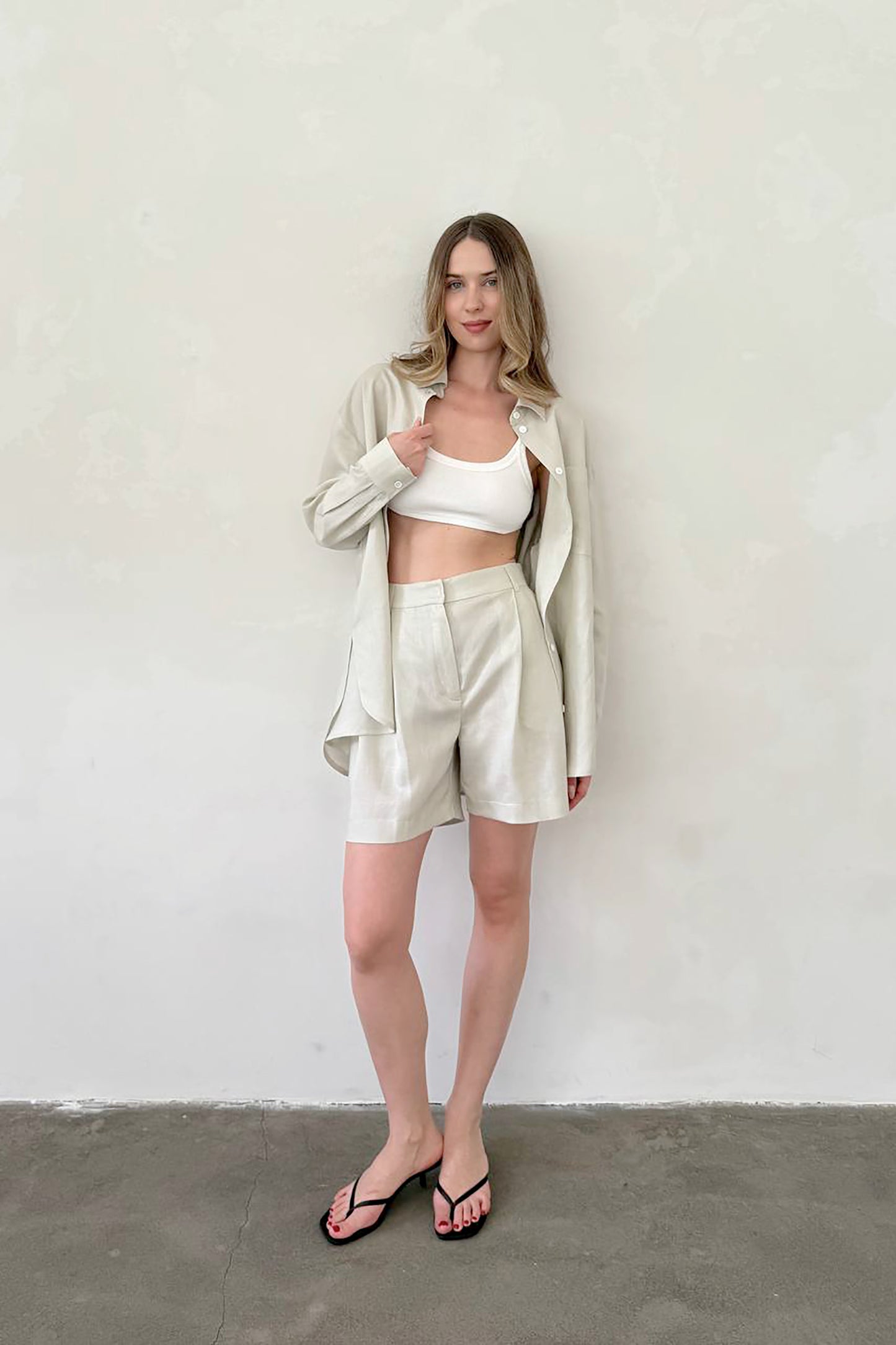 light-beige-linen-shorts-front