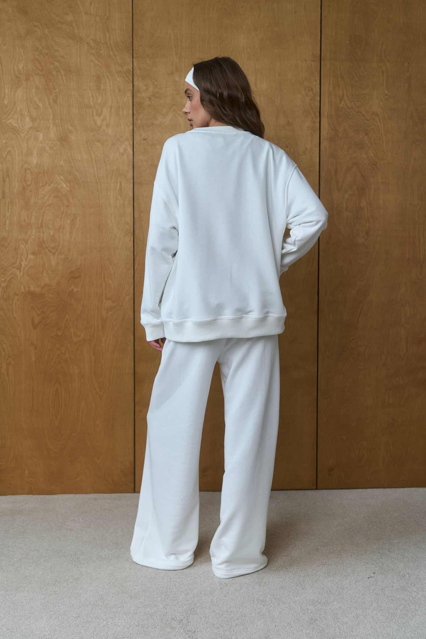 milky-relaxed-fit-sweatshirt-back