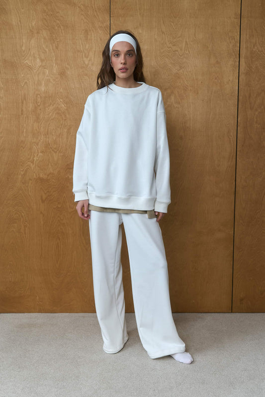milky-relaxed-fit-sweatshirt-front-side
