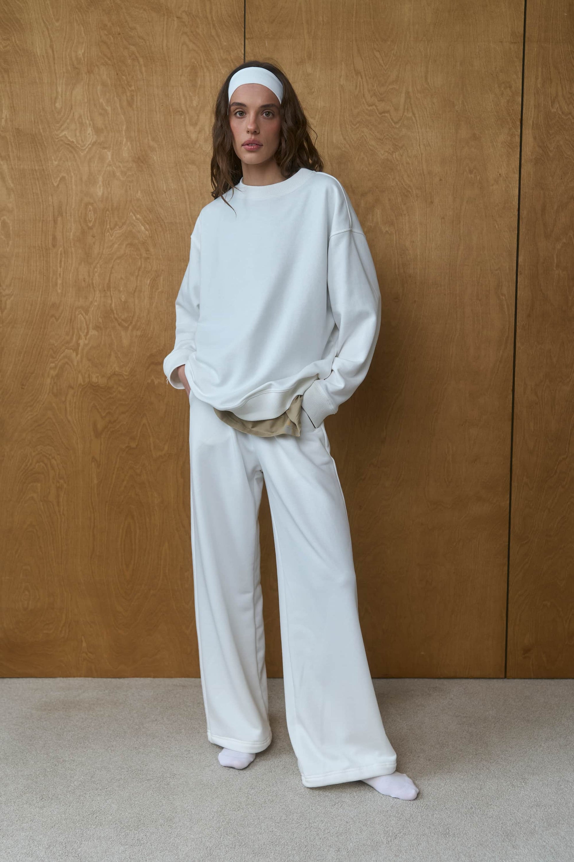 milky-relaxed-fit-sweatshirt-front