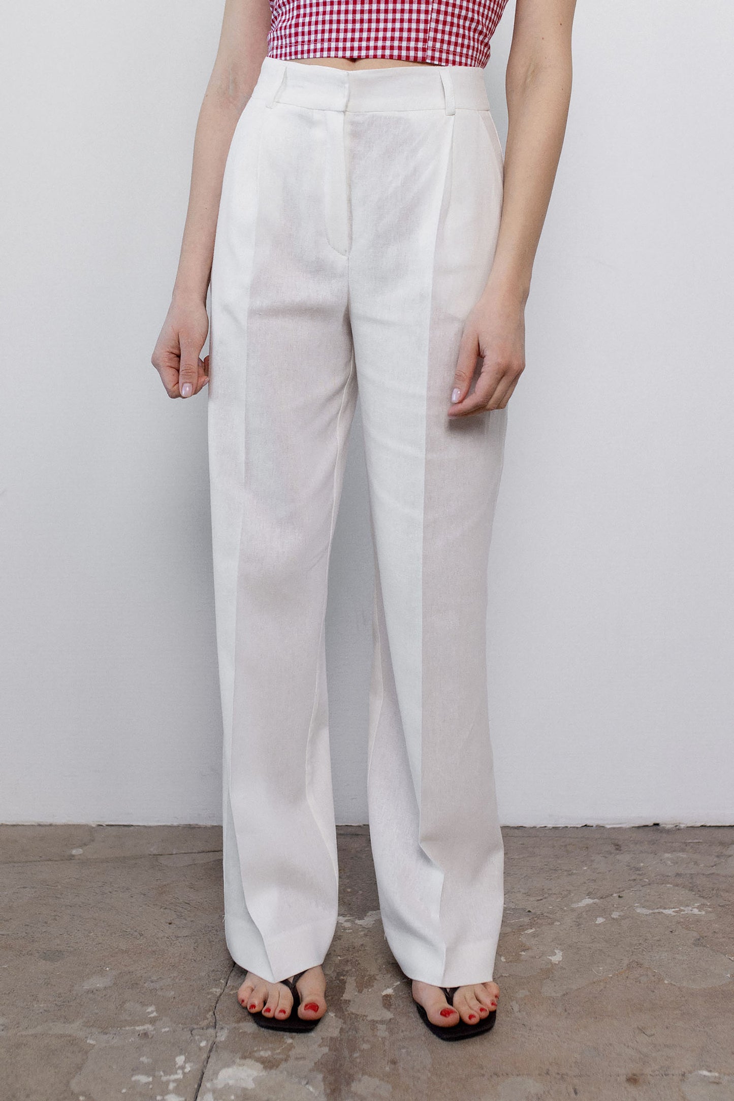 white-linen-straight-leg-pants-detail_by-just-mood