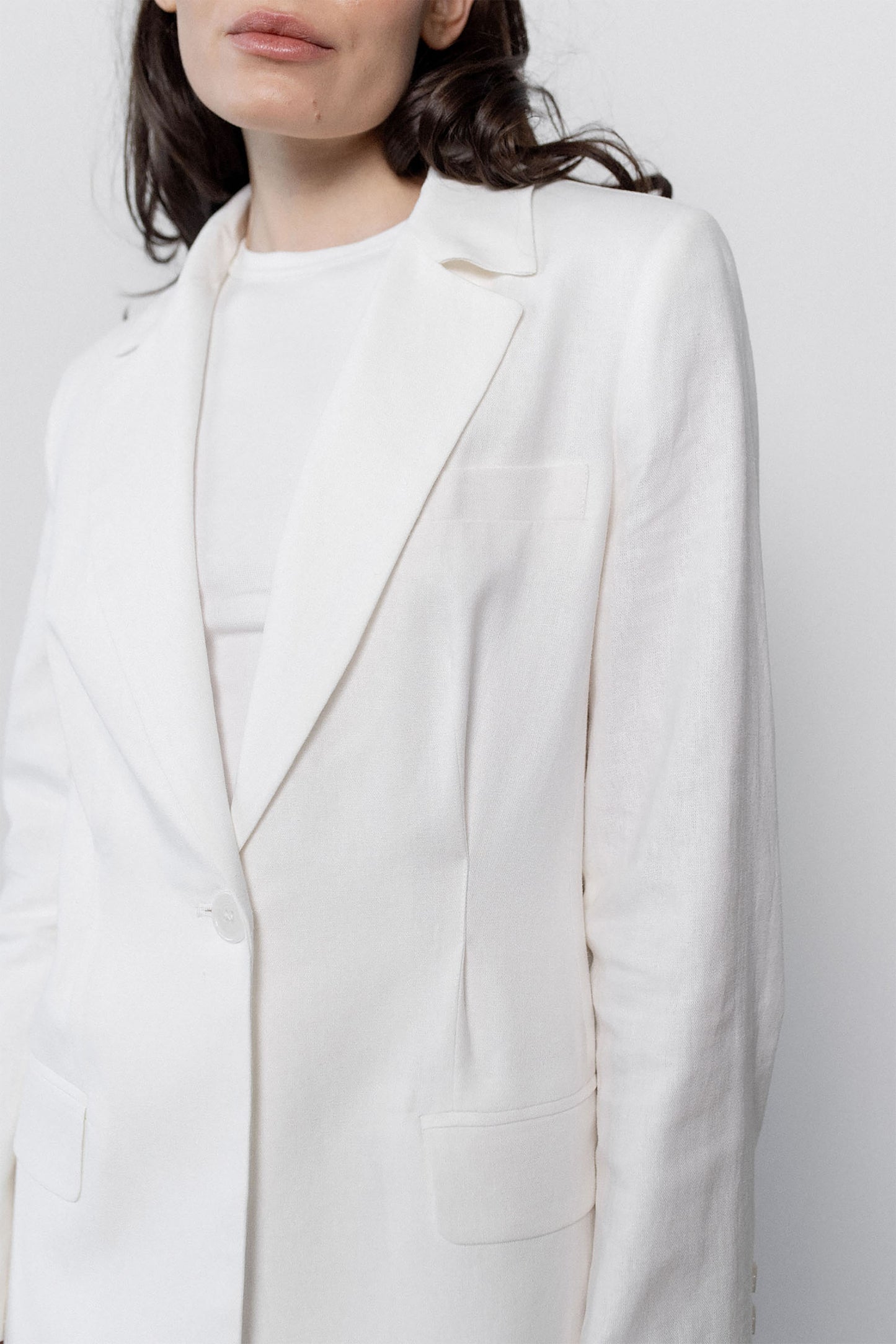 white-linen-tailored-blazer-detail